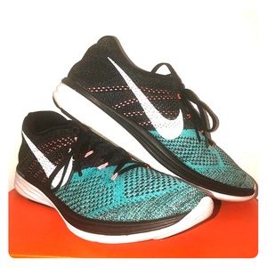 EUC NIKE Flyknit Lunar 3